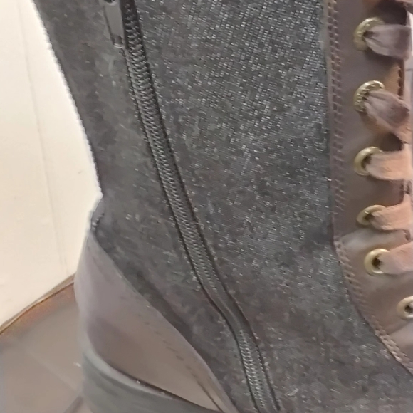 Levi's Women's Brown Lace-Up Boots - Picture 4 of 7